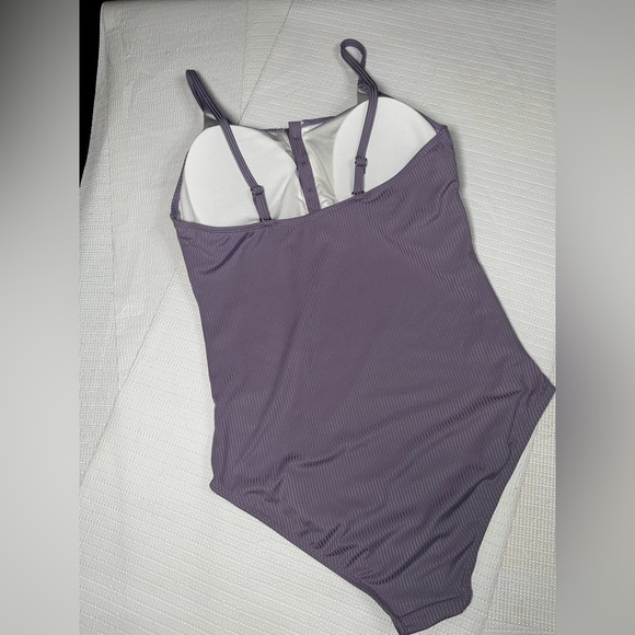 Women’s Swimsuit One Piece Purple Ribbed Lined Removable Pads Wireless Large EUC - Picture 4 of 12